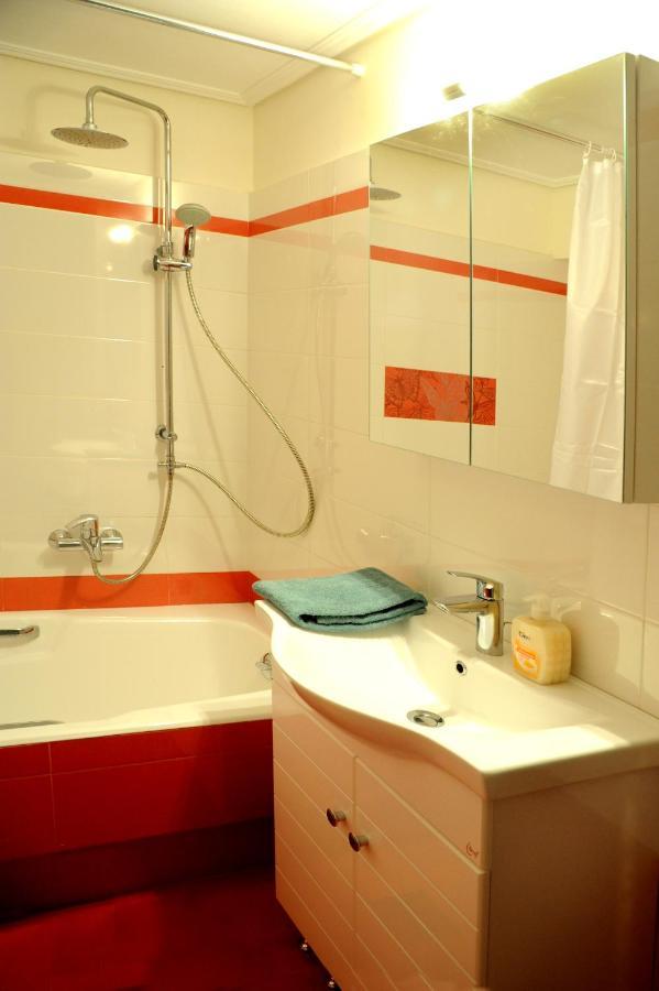 Olive And Orange Apartment Mystras Eksteriør bilde