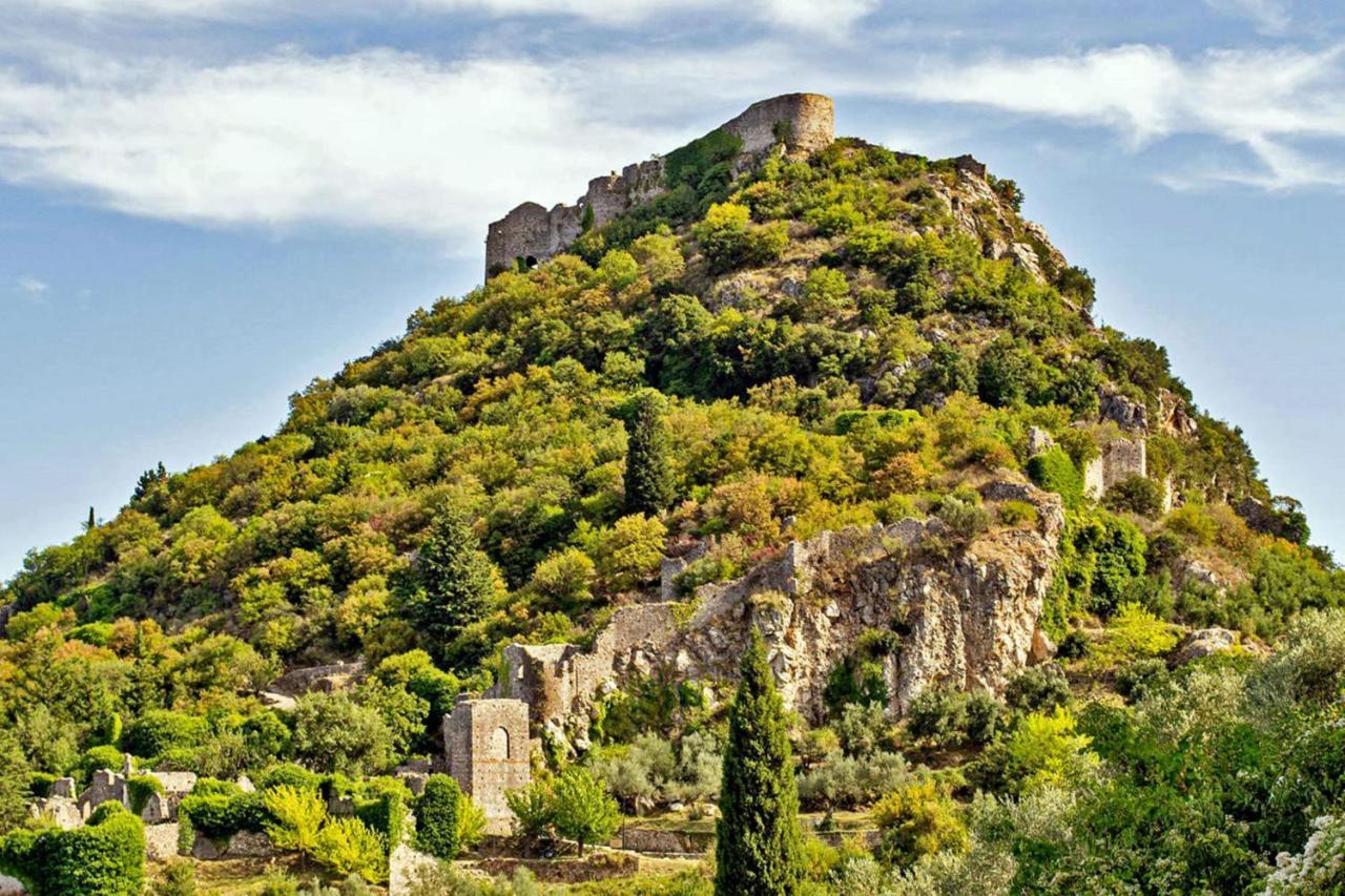 Olive And Orange Apartment Mystras Eksteriør bilde